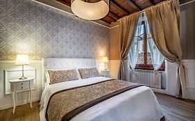 Yid Gallery Art&Design In The Heart Of Florence